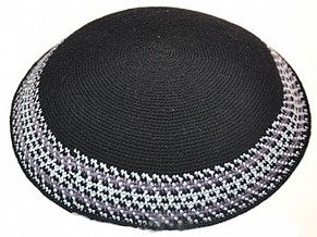Black knitted kippah with rim 20cm