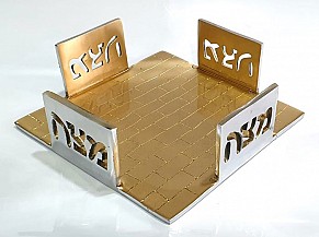 Gold bricks matzah holder 