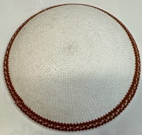 White knitted kippah 14cm brown border 