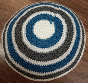 White/grey/blue knitted kippa 12/13cm 