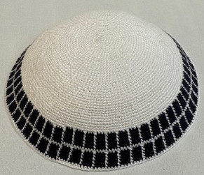Large White knitted kippah 22cm