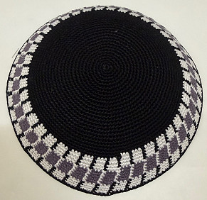 black knitted kippah with rim 18cm