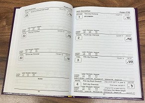The Hebrew/English Week to View Desk Diary 2022/23 (5783)